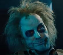 BEETLEJUICE BEETLEJUICE SE MONTRE UN PEU PLUS !